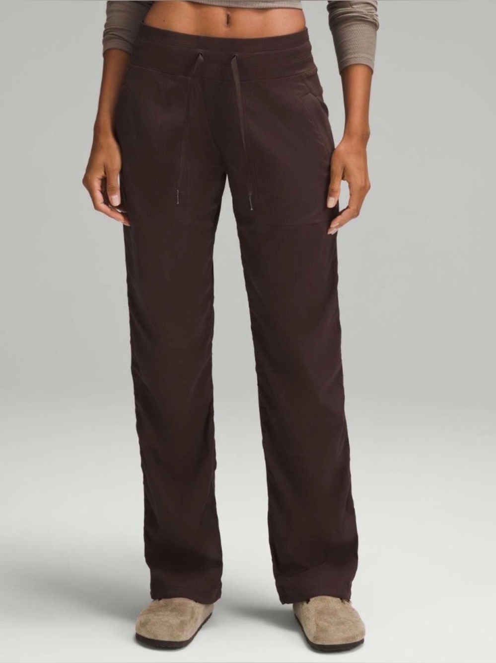 Lululemon Espresso Brown Dance Studio Mid-Rise Pant *Short Sz 0 Athleisure Viral